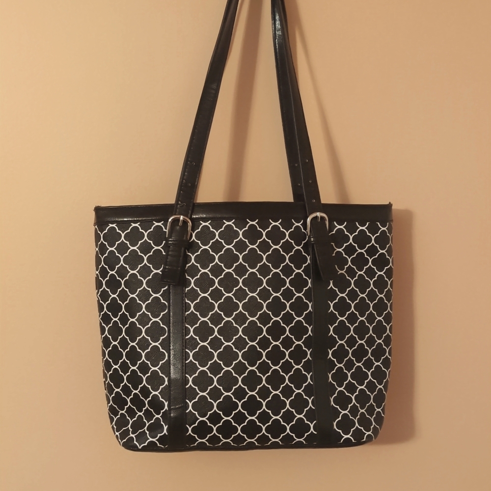 GUC Bueno Ladies Vinyl Shoulder Bag